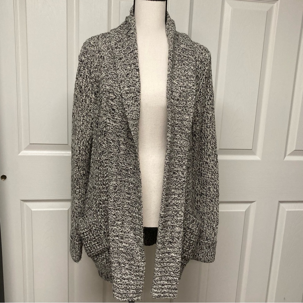 EUC AQUA (Bloomingdales) Marled knit open cardi. 
Black/White marled yarn. Med.